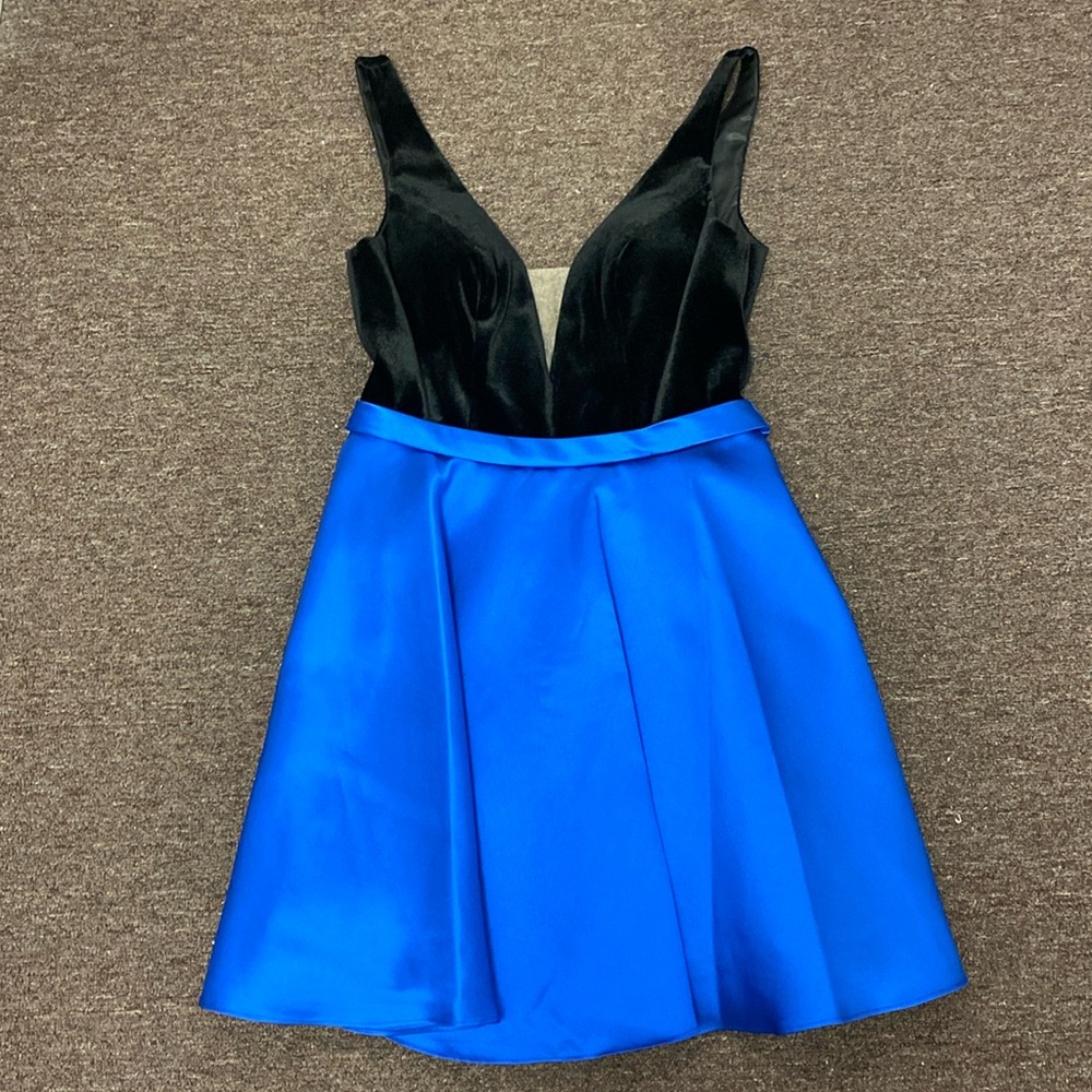 Black and blue short dress